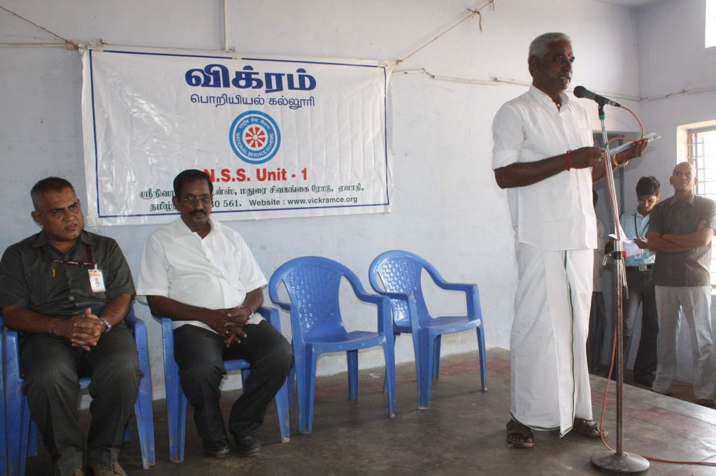 The President of Poovanthi addressing the NSS Camp.