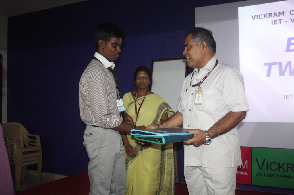 Our Principal Dr. S. Kathirrvelu distributing prizes to an IET Member