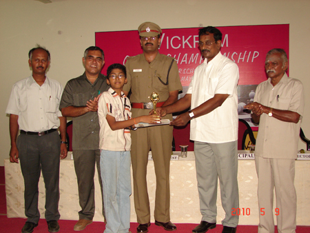 S.Venkatesh of Nadar Hr.Sec.School receives First Prize from the Chairman.