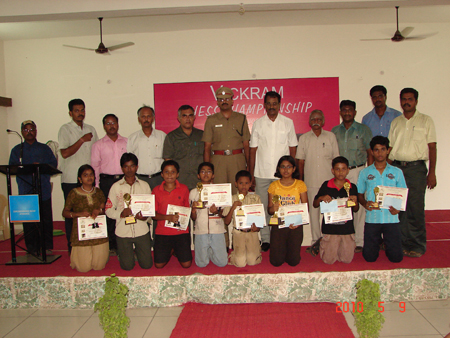 Prize Winning Particiapants with the Dignitaries.