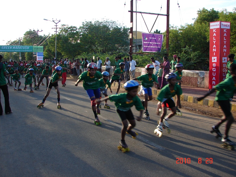 Boys and girls skating through the Green Marathon