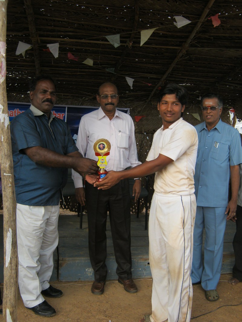 A. Mohamed Anwar sathath Department of Civil Engineering receiving the Man of the Series Award 