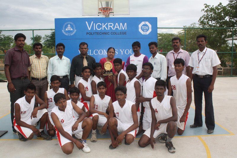 SACS MAVMM Polytechnic College receiving the winners trophy from the dignitaries.